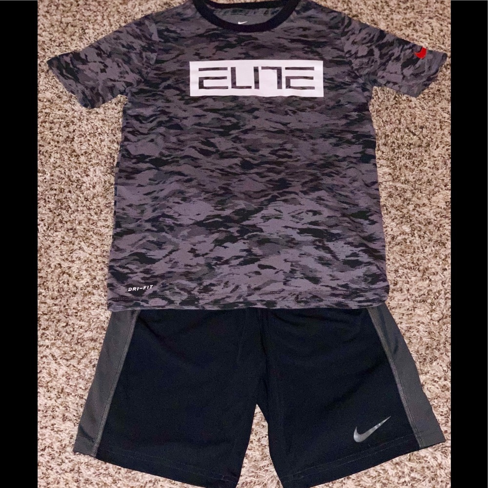 | (Sale) 🔥Nike 🔥Elite Shorts And Shirt Set |
